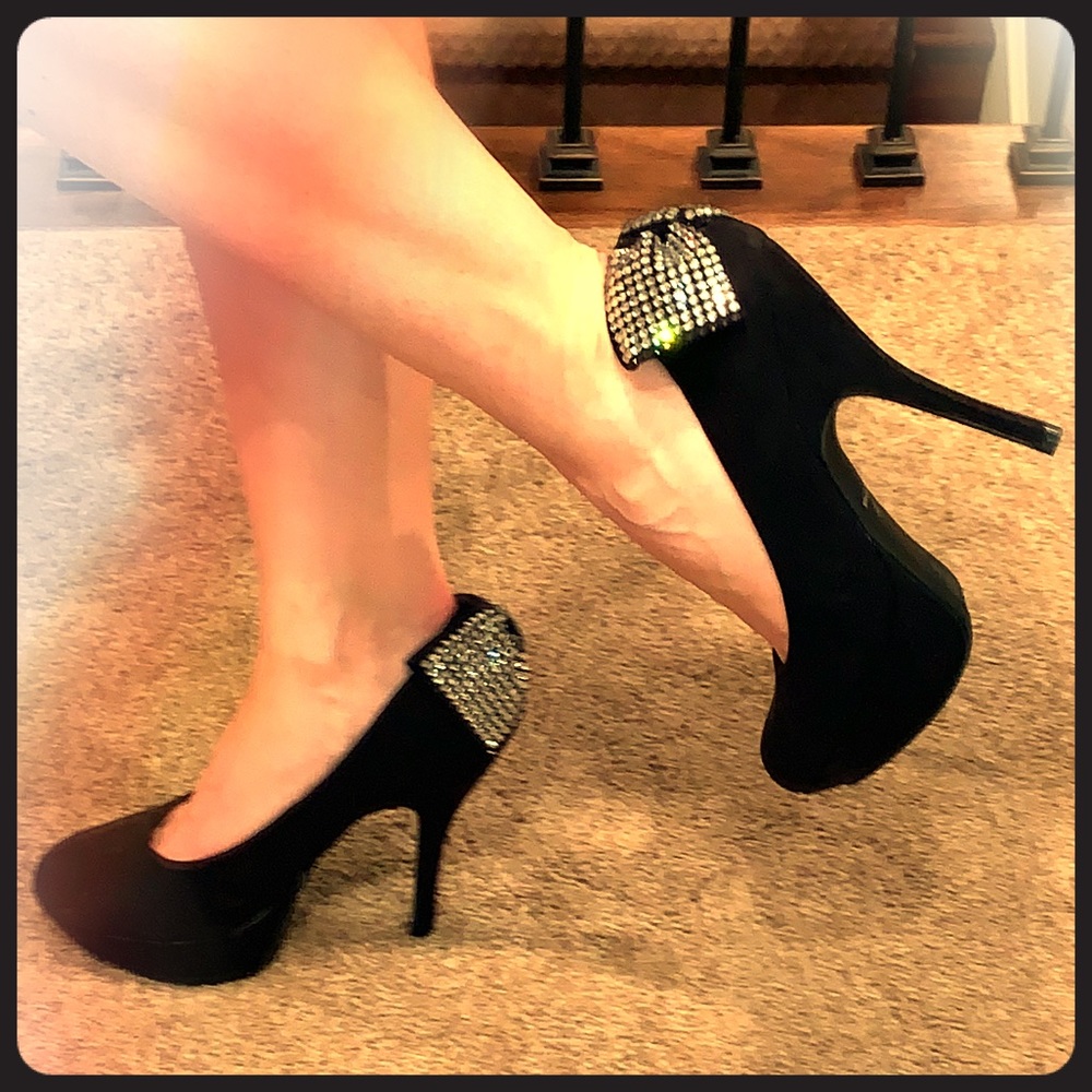 NWOT JustFab Black Suede pumps w/ Rhinestone Bows